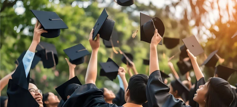 BACHELOR OF COMMERCE (B.com / B.com Honors)